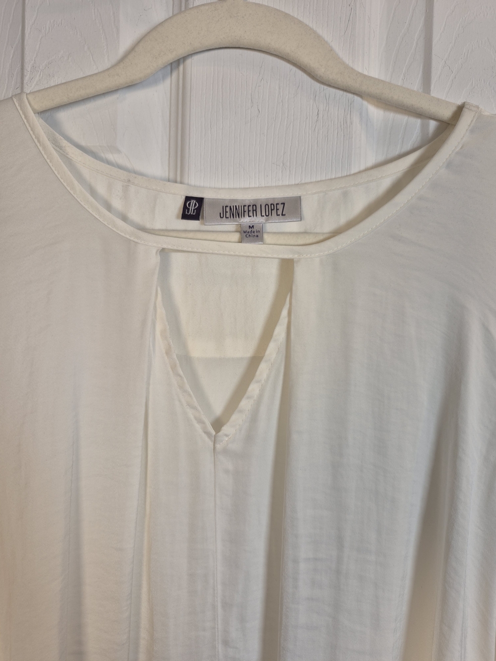 Jennifer Lopez Ivory Keyhole Blouse Womens Size M Flowy Bell Sleeve Cream Top - Picture 3 of 7
